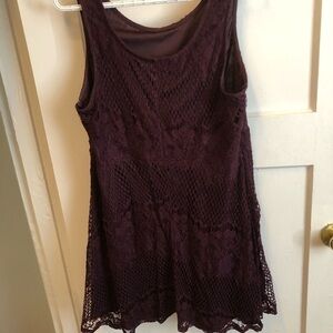 G21 - xxl burgundy lace sleeveless top/ blouse- can be worn with leggings- used